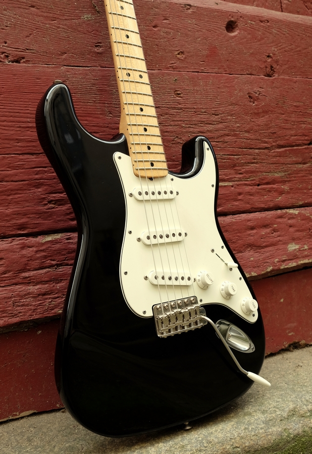 Fender strat stratocaster maple black vintage hendrix 1968 custom
